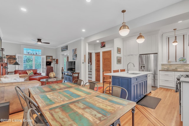 dining room featuring ceiling fan, light wood-style floors, ornamental molding, and recessed lighting