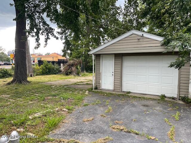 848 Jones Dr, Louisville, KY 40214 - photo 10