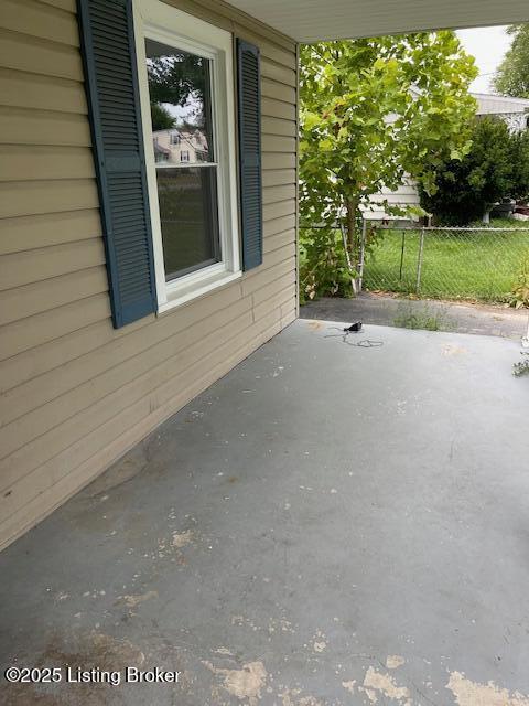 848 Jones Dr, Louisville, KY 40214 - photo 2
