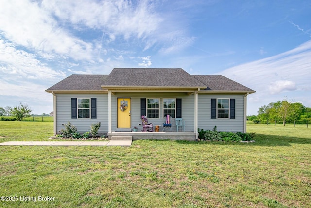 450 Rolling Way, Smiths Grove, KY 42171 - single story home featuring a porch and a front lawn
