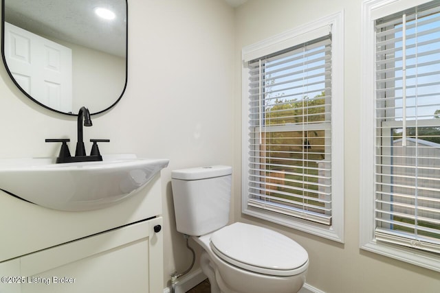 209 W High St, Lebanon, KY 40033 - half bath featuring toilet, baseboards, and vanity