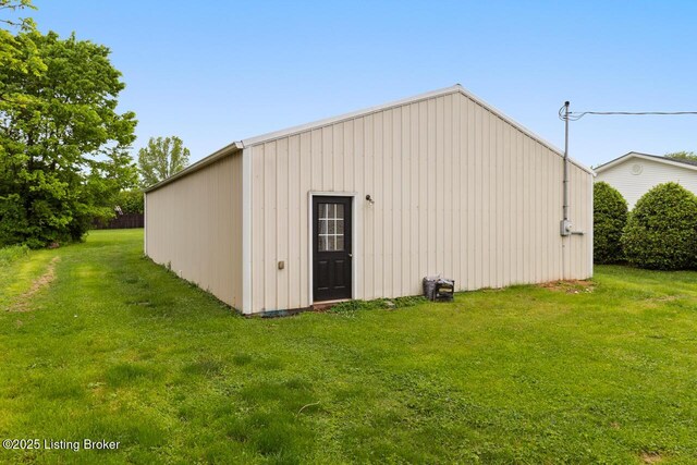 209 W High St, Lebanon, KY 40033 - view of outdoor structure with an outbuilding