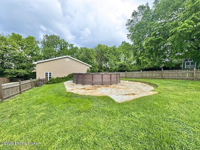 view of yard featuring a patio area