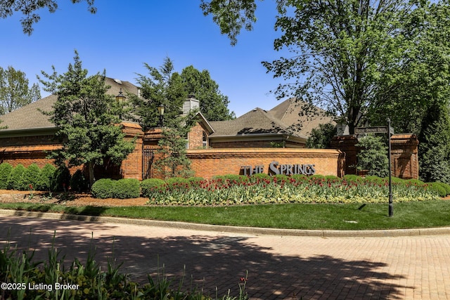 view of community / neighborhood sign