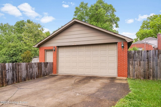 4203 Hewitt Ave, Louisville, KY 40220 - detached garage featuring fence
