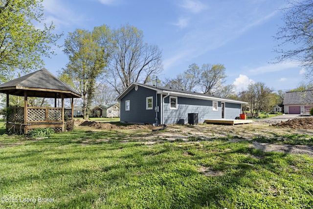 6487 New Glendale Rd, Glendale, KY 42740 - back of house featuring a gazebo, a deck, and a lawn