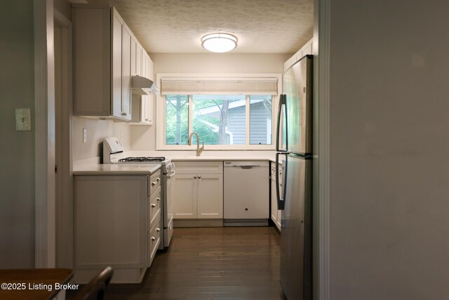 3101 Radiance Rd, Louisville, KY 40220 - kitchen featuring white appliances, under cabinet range hood, a sink, a textured ceiling, and dark wood-type flooring