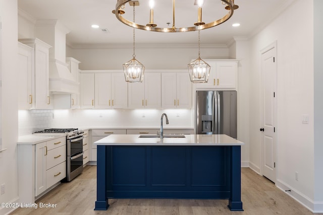 12084 River Beauty Loop Unit 101, Prospect, KY 40059 - kitchen featuring stainless steel appliances, a sink, decorative backsplash, light wood-style floors, and an island with sink