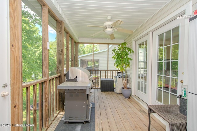sunroom / solarium featuring ceiling fan