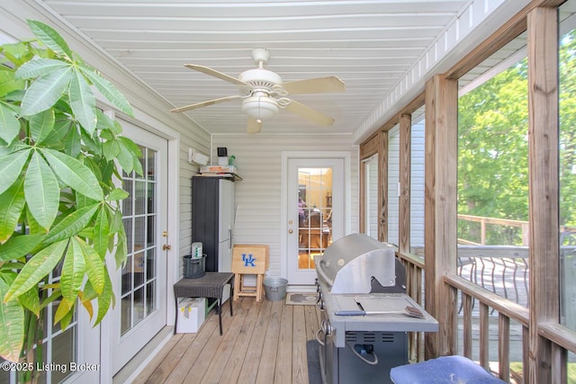 sunroom with a ceiling fan