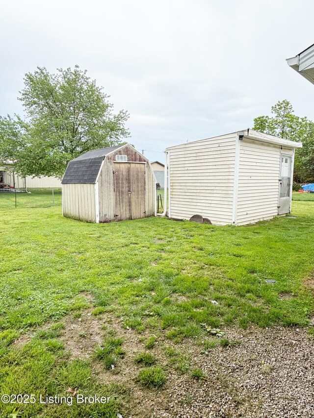 7303 Betsy Ross Dr, Louisville, KY 40272 - photo 22