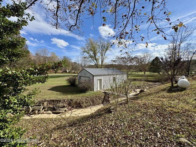view of yard with an outdoor structure and a garage