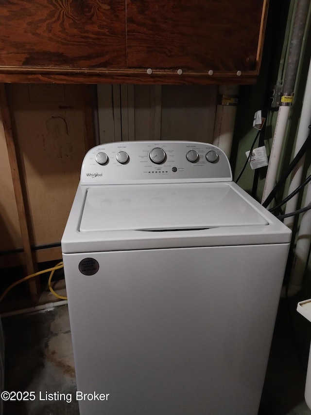 laundry area with washer / clothes dryer