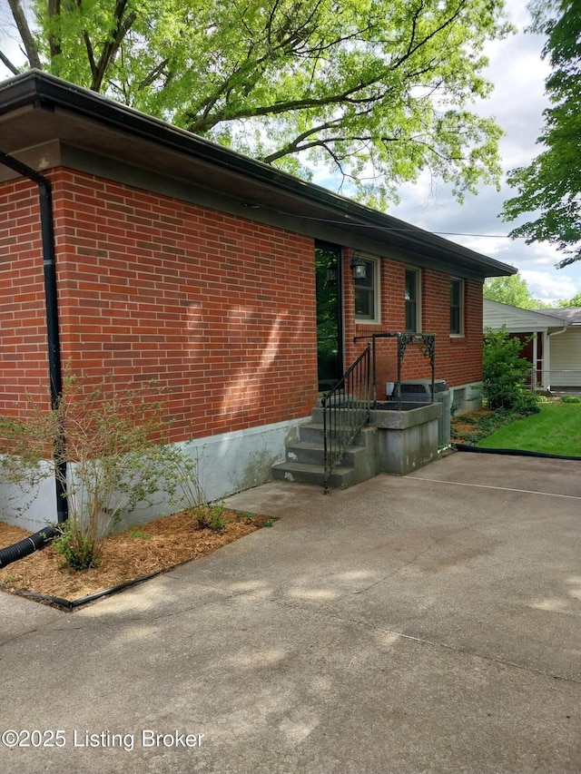 ranch-style home featuring brick siding