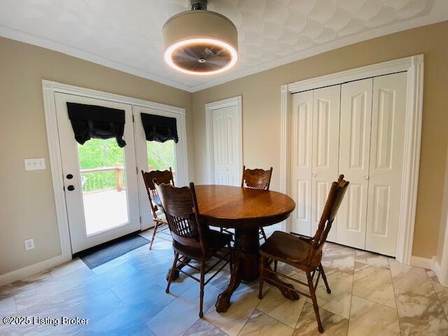 1300 Midway Ln, Springfield, KY 40069 - dining room with ornamental molding and baseboards
