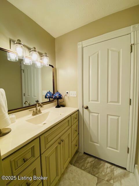 1300 Midway Ln, Springfield, KY 40069 - bathroom featuring vanity