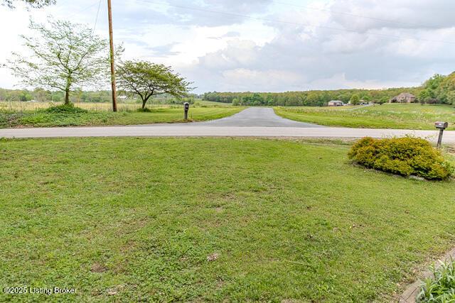 view of property's community featuring a lawn