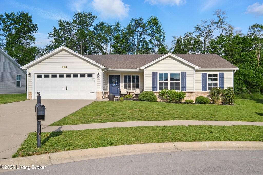 10904 Hidden Trail Ct, Louisville, KY 40229 - photo 1