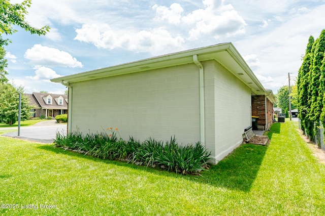 4305 Darbrook Rd, Louisville, KY 40207 - view of property exterior with a lawn