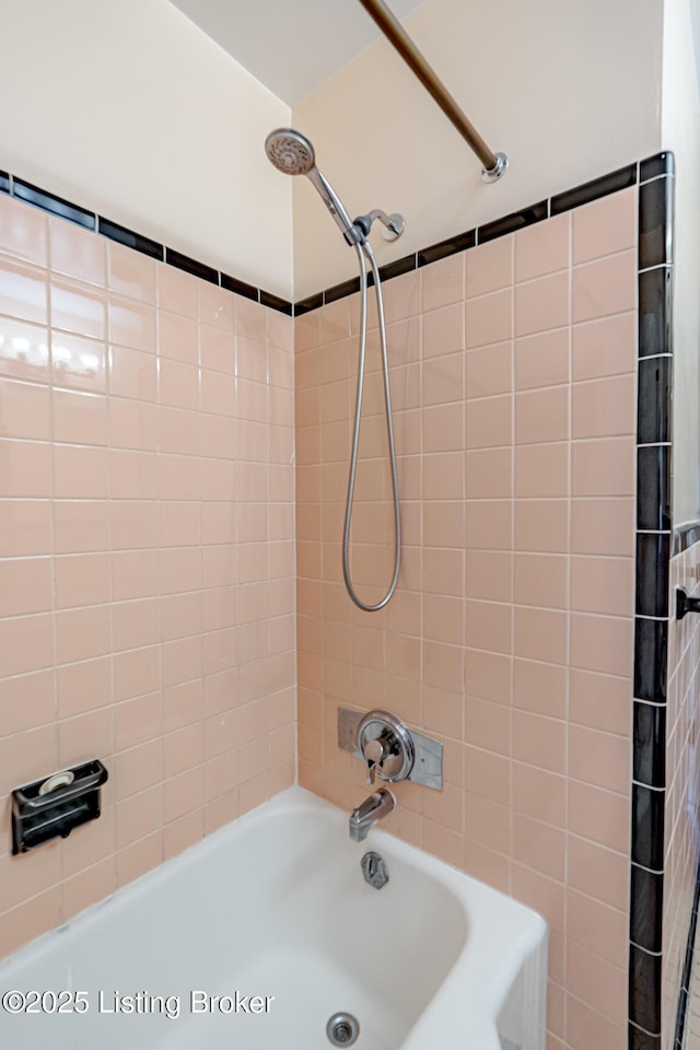 4305 Darbrook Rd, Louisville, KY 40207 - full bathroom with shower / washtub combination