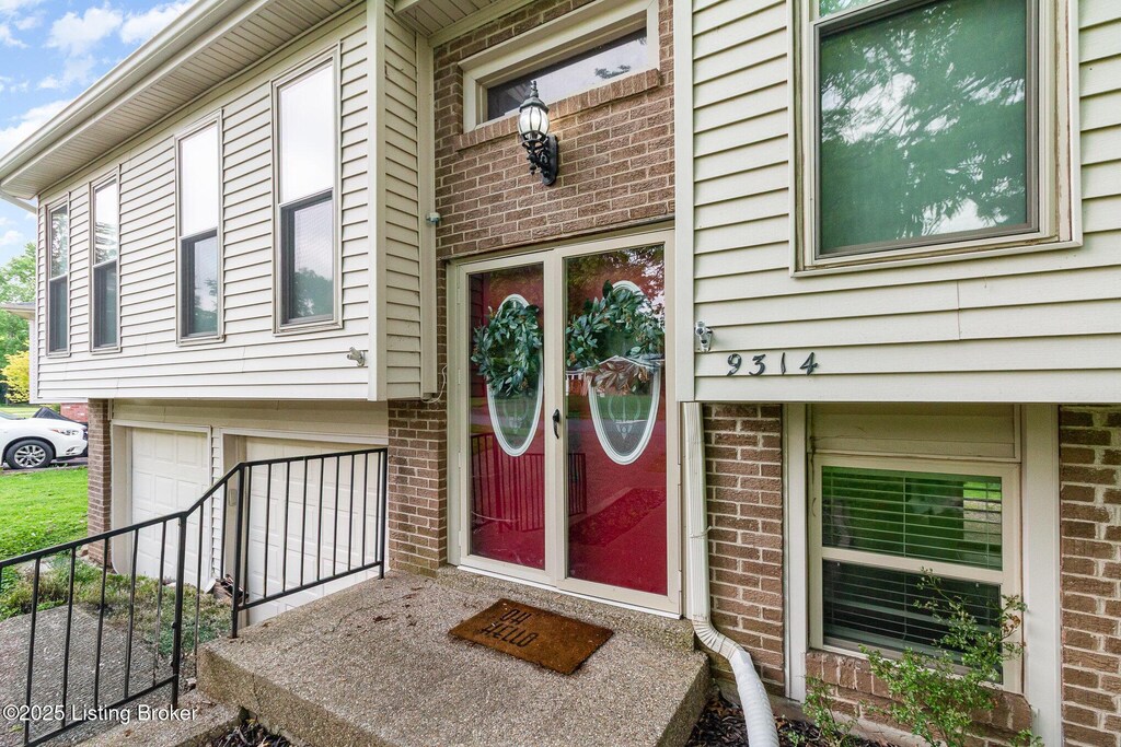 9314 Tiverton Way, Louisville, KY 40242 - photo 1