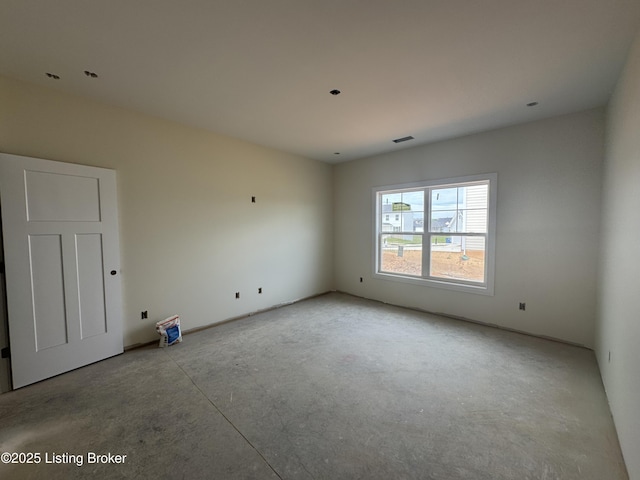 309 Ashwood Ave, Elizabethtown, KY 42701 - empty room with concrete flooring