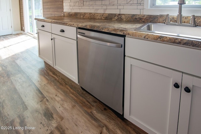 522 Lee Rd, Elizabethtown, KY 42701 - kitchen with stainless steel dishwasher, a sink, wood finished floors, white cabinetry, and decorative backsplash
