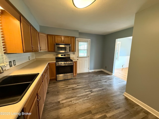701 Dogwood Dr, Elizabethtown, KY 42701 - kitchen featuring stainless steel appliances, a sink, decorative backsplash, and light countertops