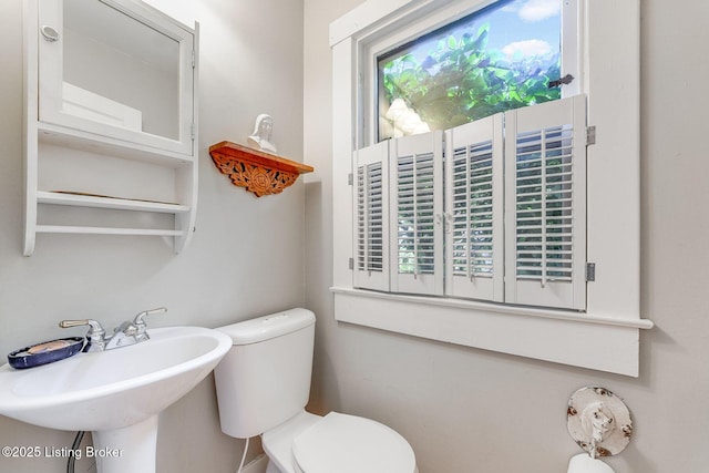 1830 Edgeland Ave, Louisville, KY 40204 - half bathroom featuring a sink and toilet