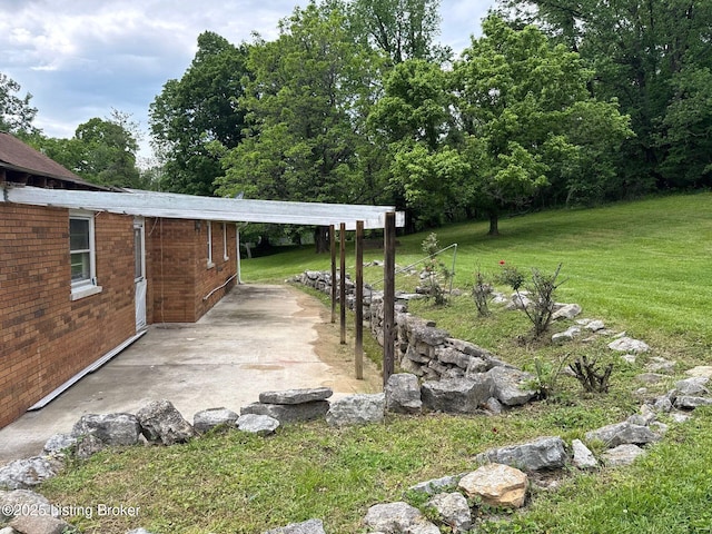 view of grassy yard with a patio area