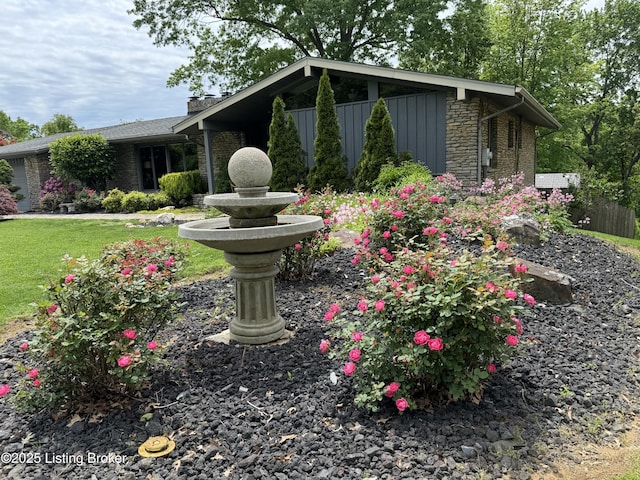 9100 Lakeridge Dr, Louisville, KY 40272 - mid-century modern home featuring board and batten siding, stone siding, brick siding, and a front yard