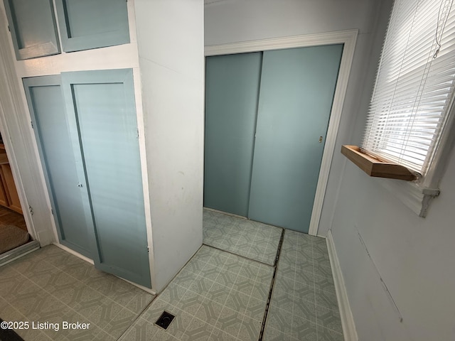 612 Ervay Ave, Louisville, KY 40217 - bathroom featuring tile patterned floors
