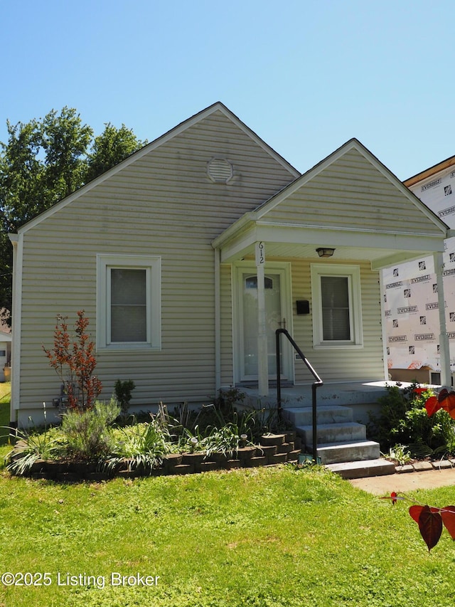 612 Ervay Ave, Louisville, KY 40217 - view of front of house featuring a front yard
