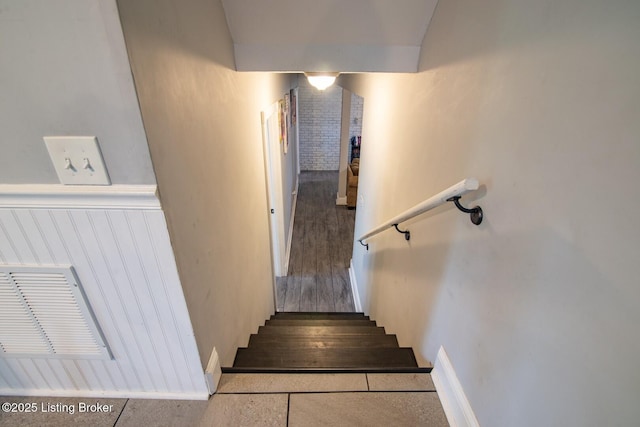 395 Poplar Trce, Elizabethtown, KY 42701 - staircase with baseboards
