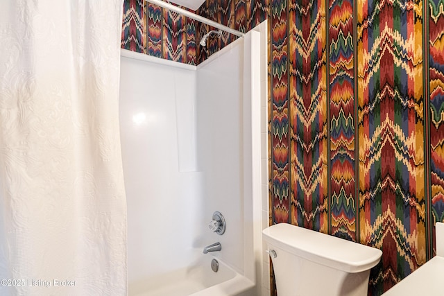1309 S Buckeye Ln, Goshen, KY 40026 - full bathroom featuring toilet and shower / tub combo with curtain