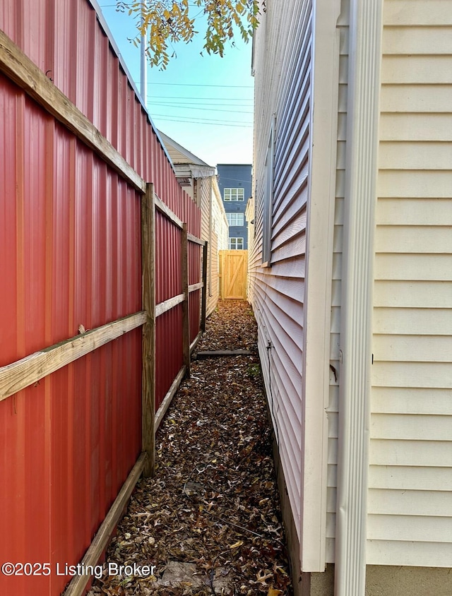 2512 S 4th St, Louisville, KY 40208 - view of yard with fence