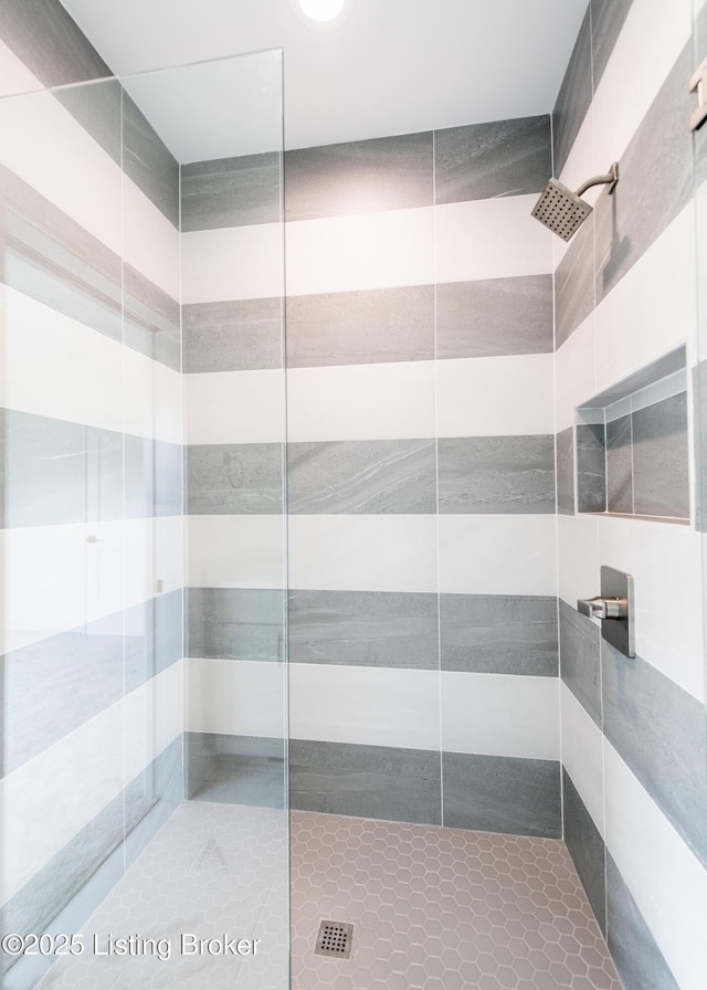 4227 Stilger Cir, Louisville, KY 40299 - full bath featuring tiled shower