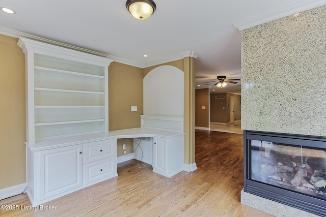 interior space featuring crown molding, light wood-style floors, ceiling fan, recessed lighting, and baseboards
