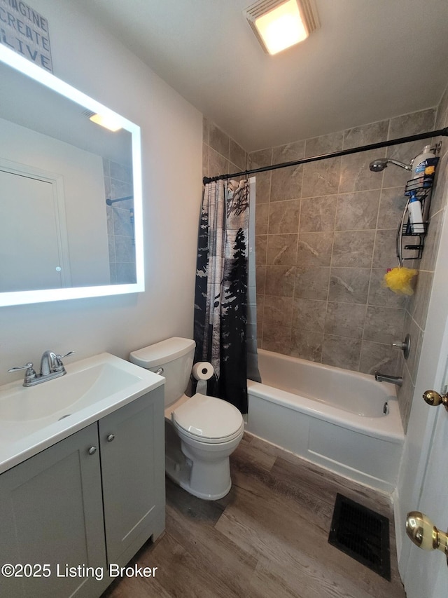 906 Kelly St, Carrollton, KY 41008 - full bath with wood finished floors, shower / bath combination with curtain, toilet, and vanity