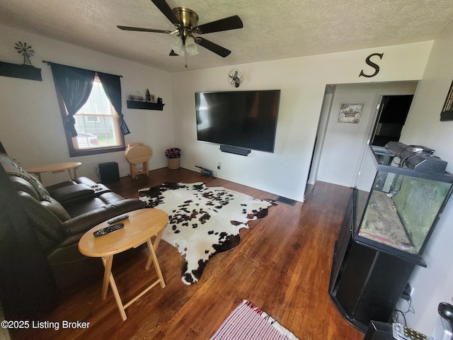 906 Kelly St, Carrollton, KY 41008 - living room featuring a textured ceiling, ceiling fan, and wood finished floors
