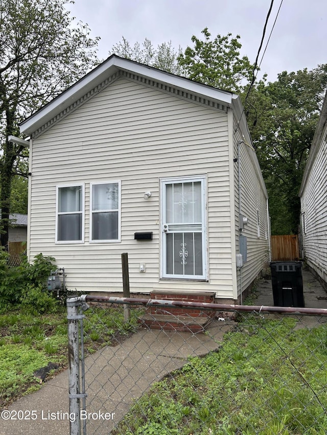 2425 Cedar St, Louisville, KY 40212 - photo 2