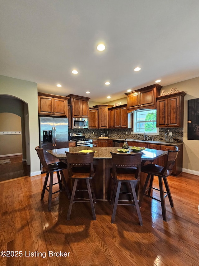 905 Fossil Creek Cir, Louisville, KY 40245 - kitchen featuring appliances with stainless steel finishes, a breakfast bar, backsplash, and recessed lighting