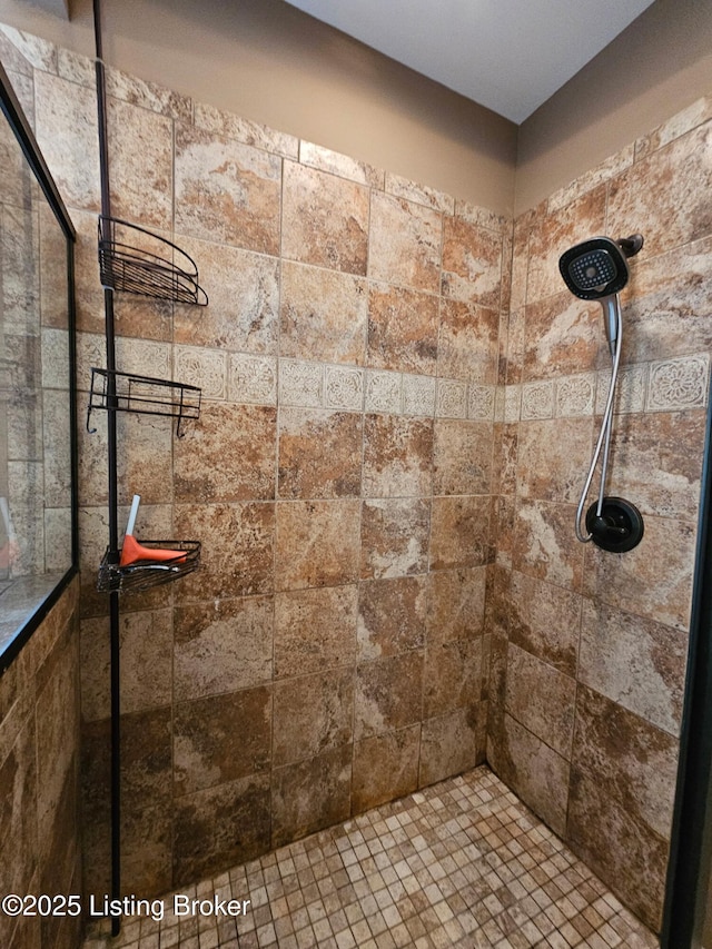 905 Fossil Creek Cir, Louisville, KY 40245 - full bathroom featuring a tile shower