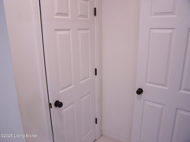 1411 Amberlin Ln, Louisville, KY 40245 - detailed view of baseboards