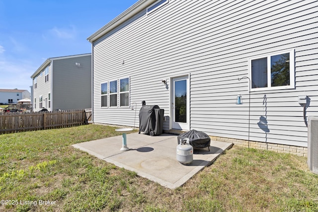 11888 Trottingham Cir, Louisville, KY 40299 - rear view of property with a patio area