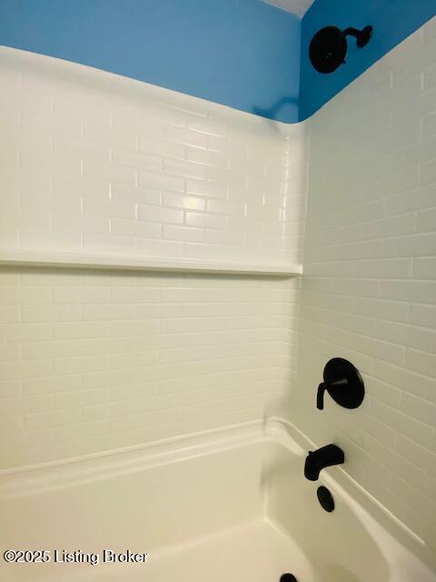 full bath with shower / washtub combination