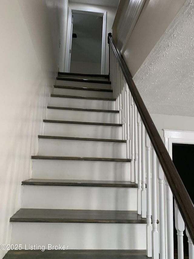 2532 Garland Ave, Louisville, KY 40211 - view of staircase
