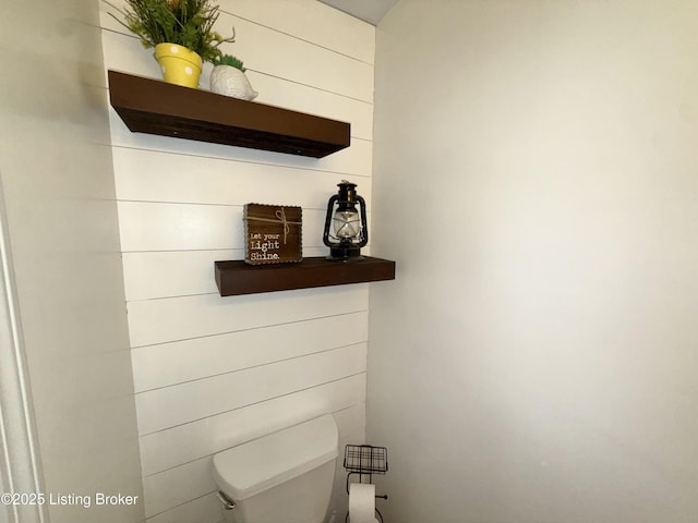 bathroom featuring toilet