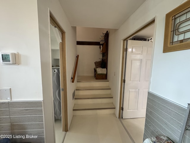 3031 Beech Grove Rd, Lebanon Junction, KY 40150 - view of staircase