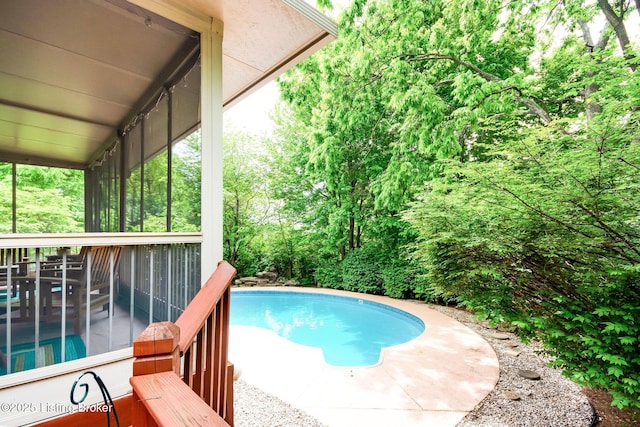 6516 Norman Ct, Crestwood, KY 40014 - swimming pool featuring a patio
